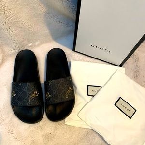 Gucci Supreme Tiger slides, mens size 8. Original bags, good condition